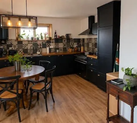 Appartement Indépendant Avec Jardin Partagé, Proche Des Plages De *